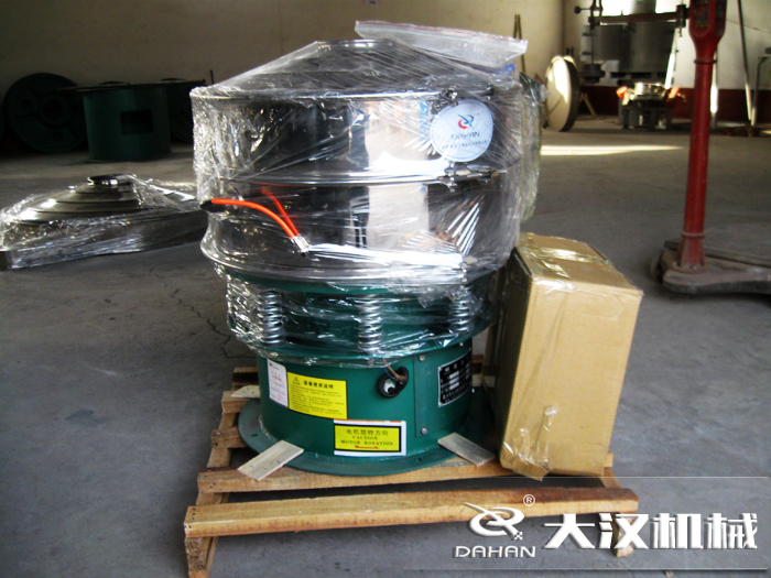 三氯蔗糖粉超聲波振動篩采用不銹鋼+碳鋼材質的產品能夠更好的節省成本，同時能夠達到想要的篩分效果。