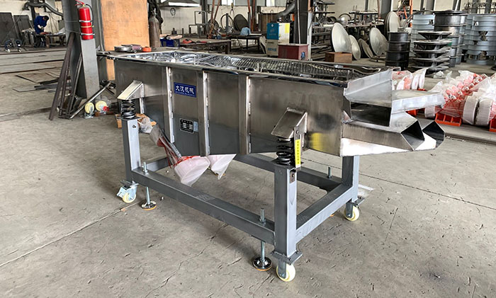 糧食直線振動篩整機展示